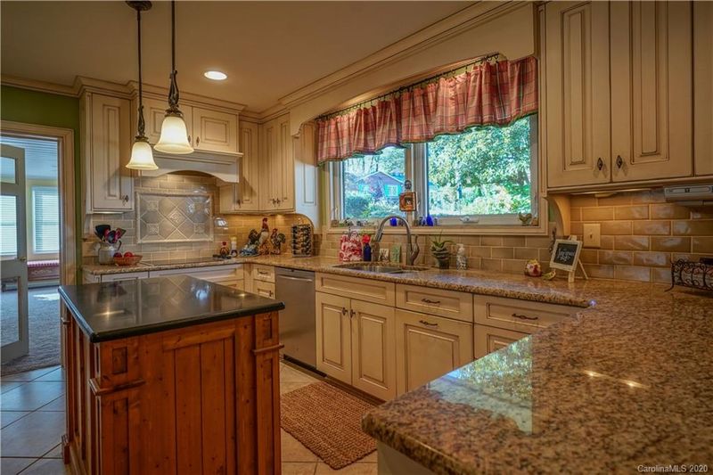 3100 Whitson Rd, Gastonia, NC 28054