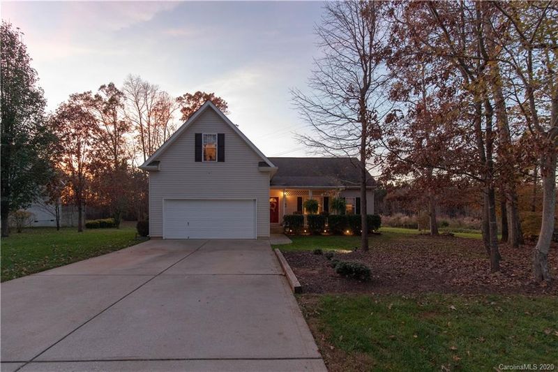 121 Holmfield Rd, Troutman, NC 28166