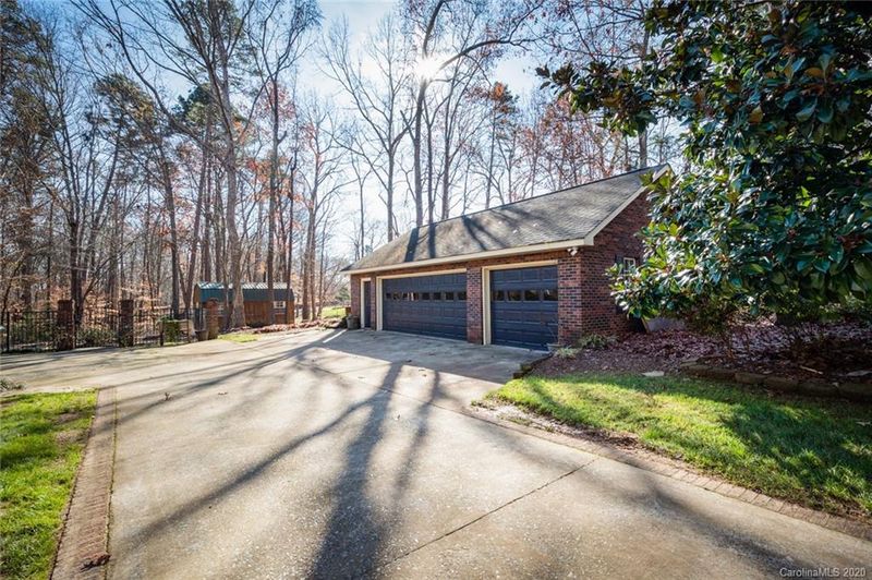 5117 Panhandle Cir, Matthews, NC 28104