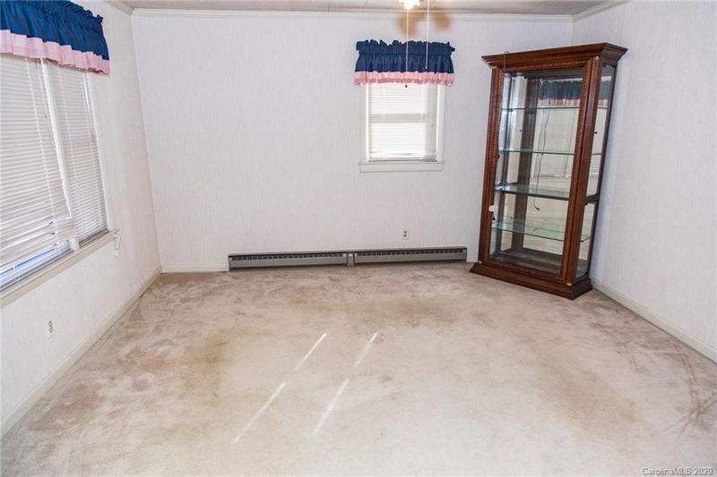 702 S Caldwell Ave, Newton, NC 28658