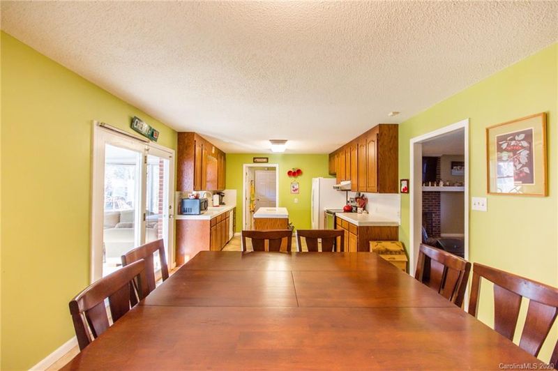 483 Bassett Rd, Olin, NC 28660
