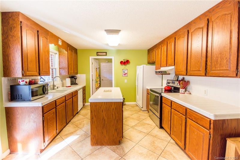 483 Bassett Rd, Olin, NC 28660