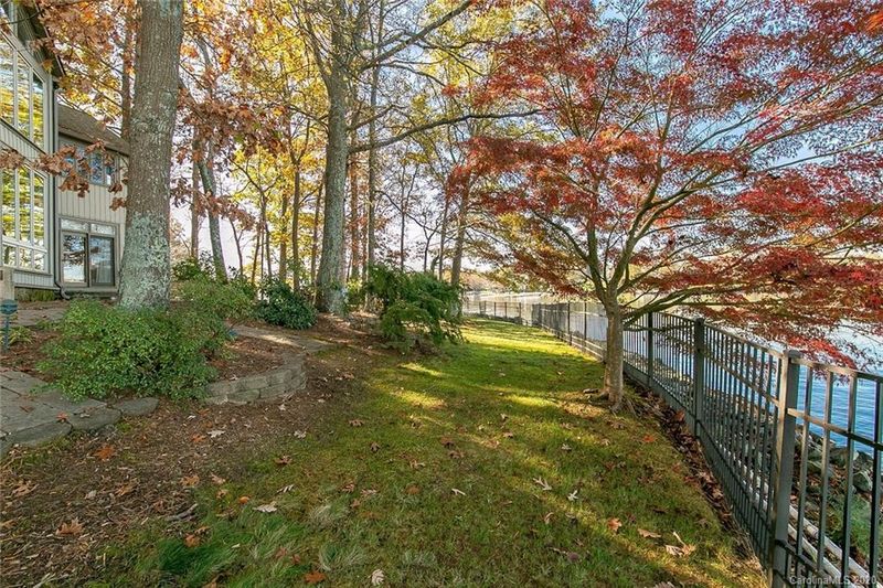 20703 Pointe Regatta Dr, Cornelius, NC 28031