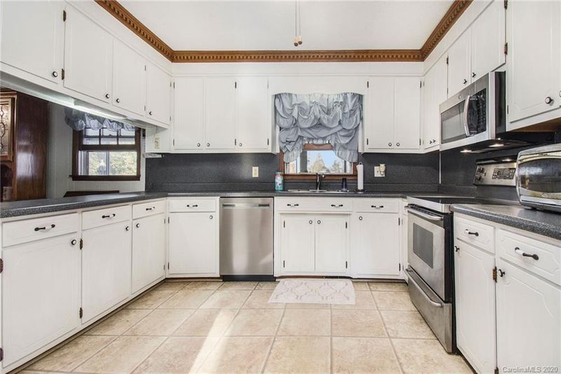 119 Robinhood Ln, Lincolnton, NC 28092