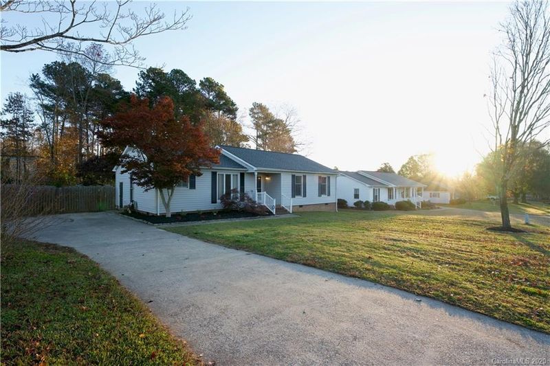 3513 Heather Ln, Gastonia, NC 28056