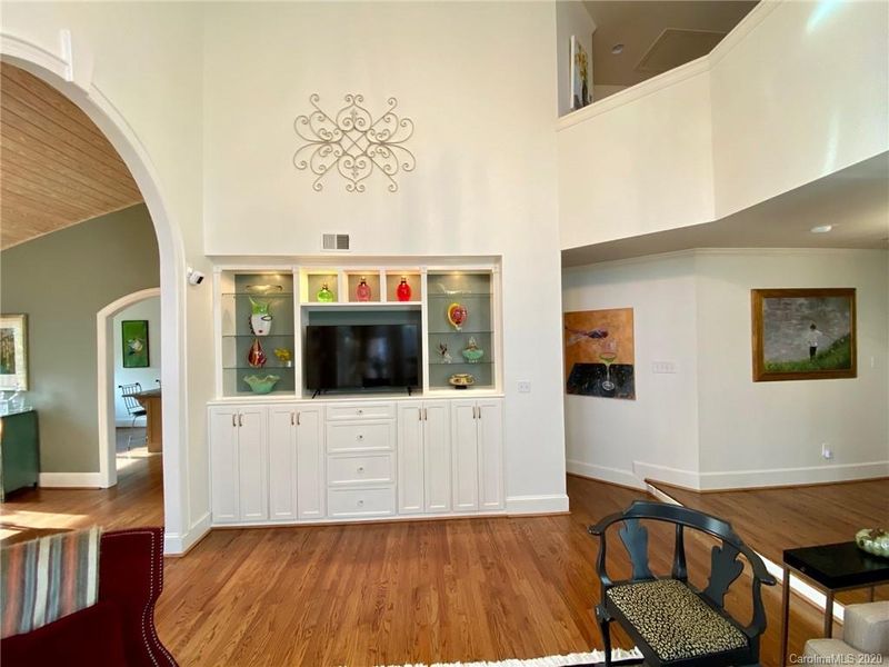 1901 Meadowood Ln, Charlotte, NC 28211
