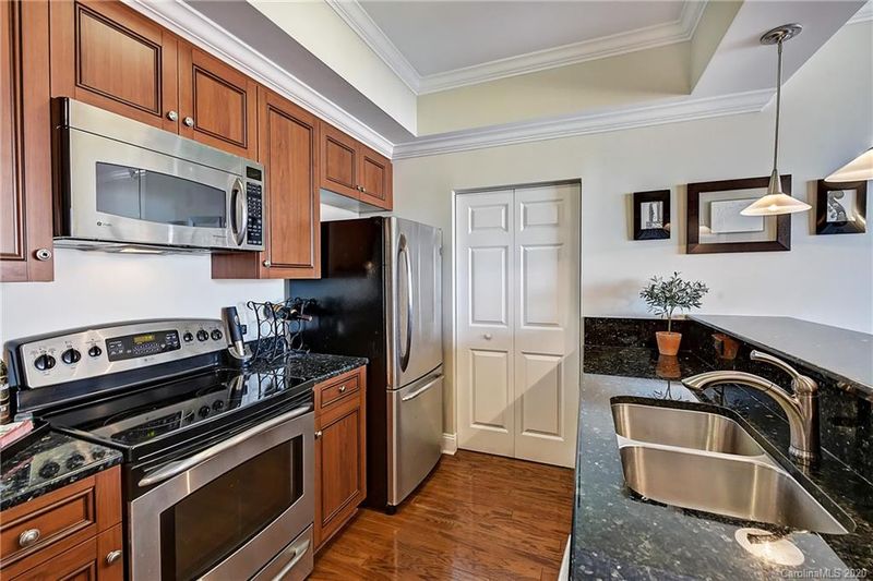 300 W 5th St #606, Charlotte, NC 28202