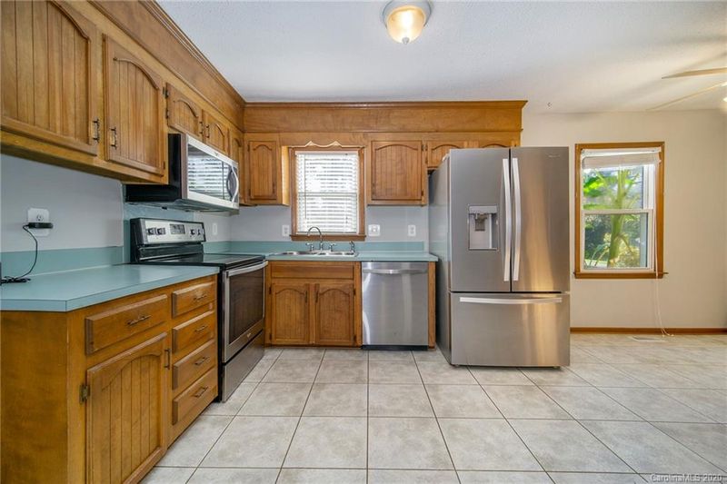 504 Forest Ln, Belmont, NC 28012