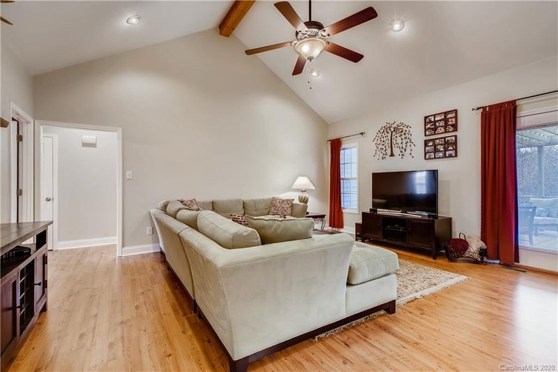 10768 Kingsview Dr, Davidson, NC 28036