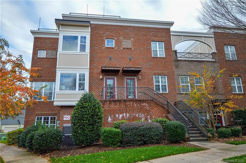 262 Harbour Place Dr, Davidson, NC 28036