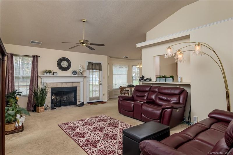 8508 Sienna Dr, Charlotte, NC 28215