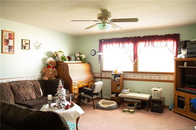 204 Longview Rd, Statesville, NC 28625