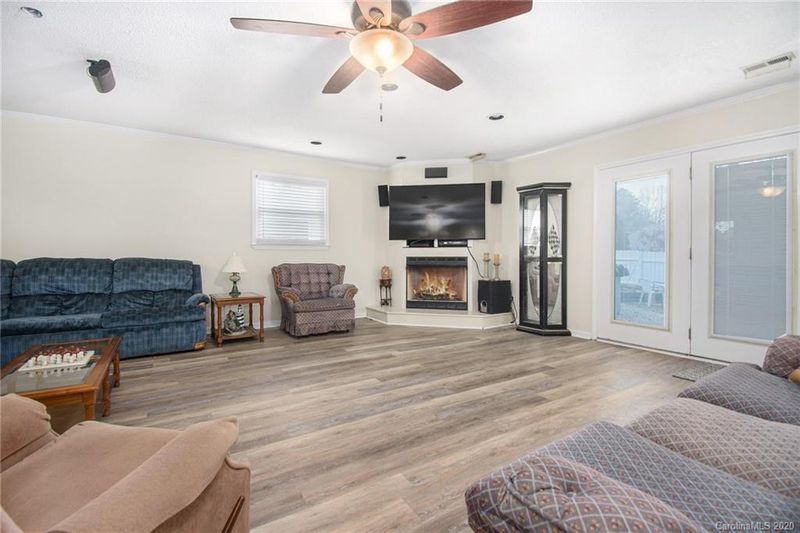2219 Kenwood Dr, Kannapolis, NC 28081