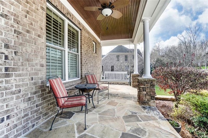 6352 Fox Chase Dr, Davidson, NC 28036
