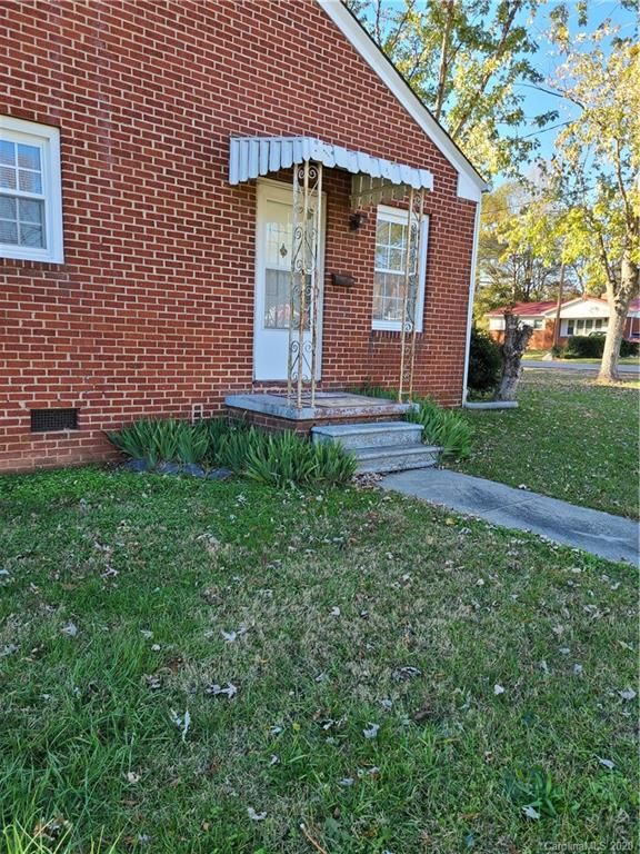 614 Dakota St, Kannapolis, NC 28083