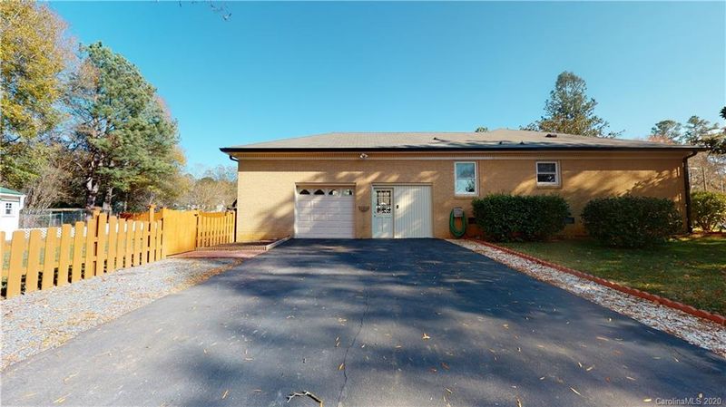8901 Touchstone Ln, Charlotte, NC 28227