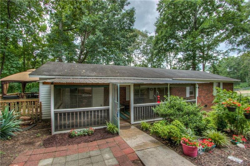 411 Lanier Ave, Mount Holly, NC 28120