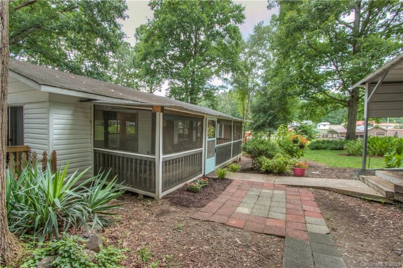 411 Lanier Ave, Mount Holly, NC 28120
