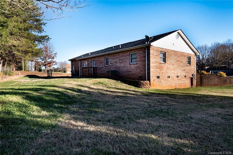 5132 Beaver Ct, Hickory, NC 28602