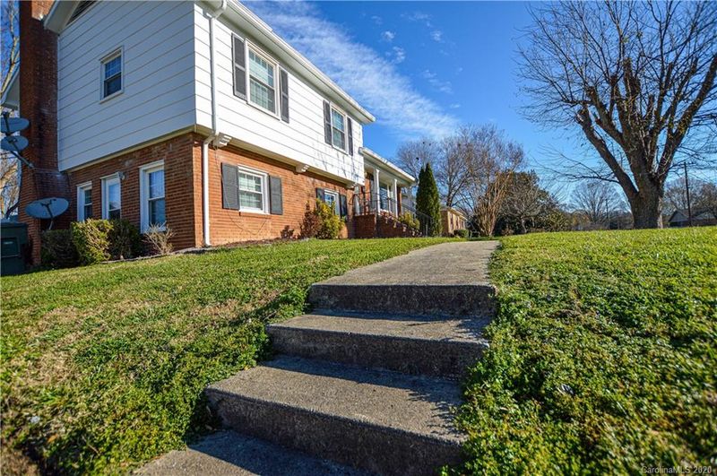 1636 Nottingham Dr, Gastonia, NC 28054