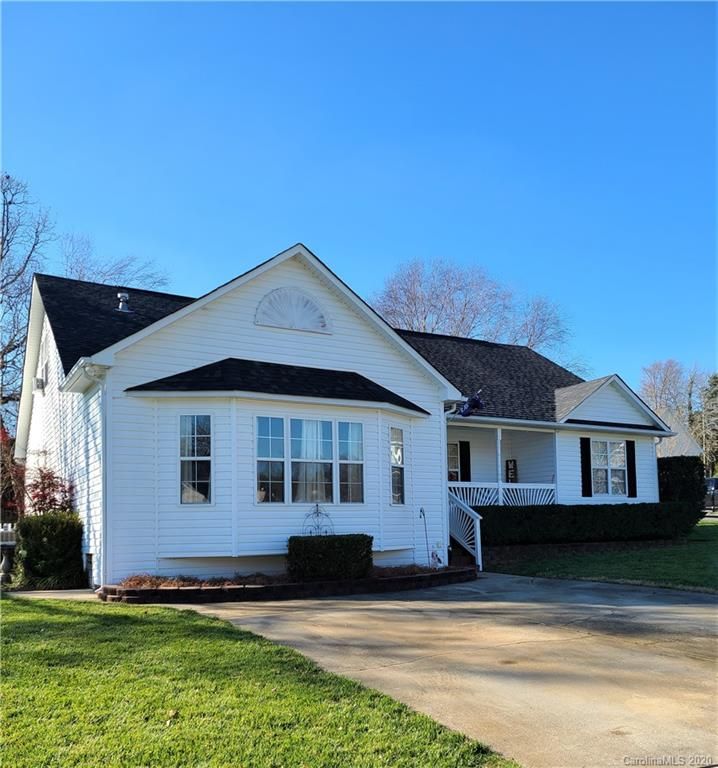 950 Avery Ct, Concord, NC 28025