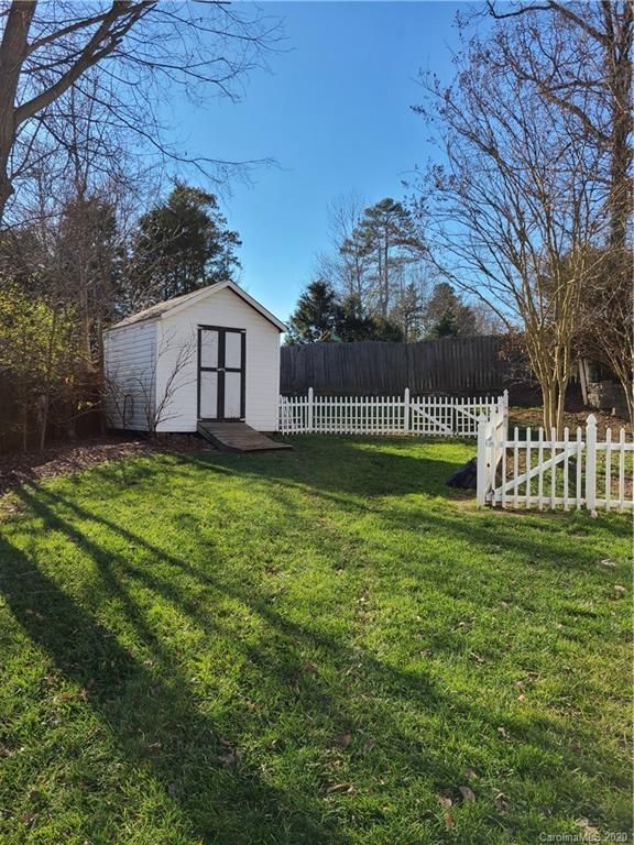 950 Avery Ct, Concord, NC 28025