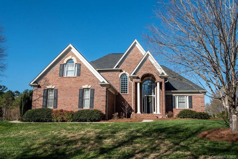 68 28th Ave NW, Hickory, NC 28601