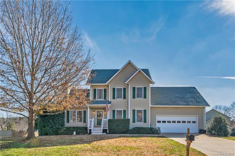 5455 Winding Oak Dr, Hickory, NC 28602