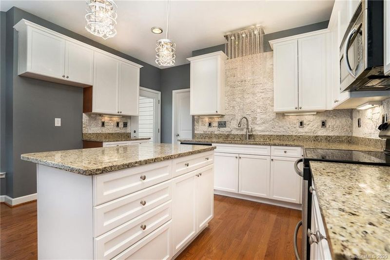 3121 Mistletoe Dr, Charlotte, NC 28273