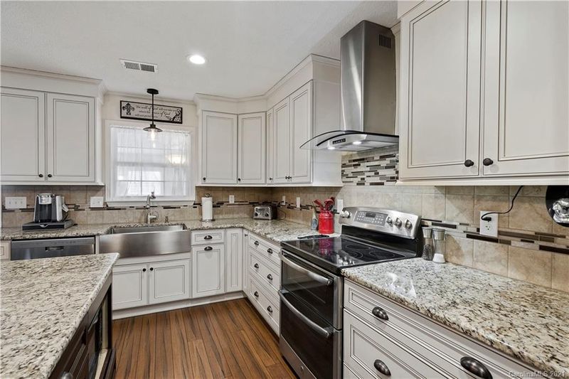 1511 Indian Springs Dr, Conover, NC 28613