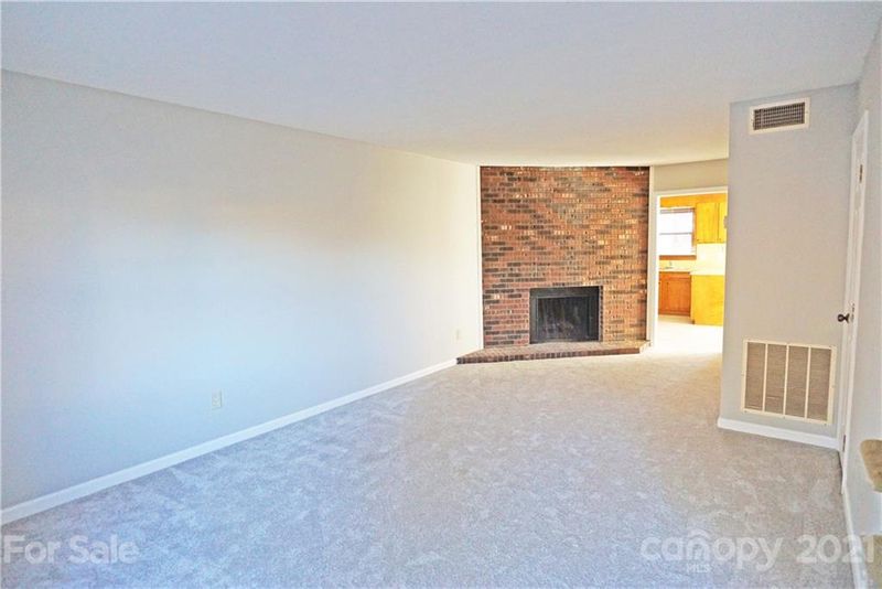 1330 5th St NE #155, Hickory, NC 28601