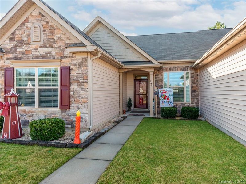 105 Marquette Dr, Mount Holly, NC 28120