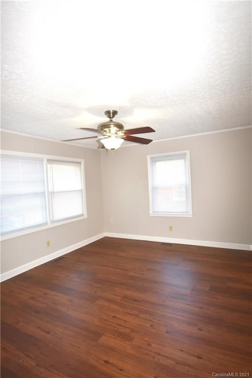 661 Reeves Ct, Charlotte, NC 28208