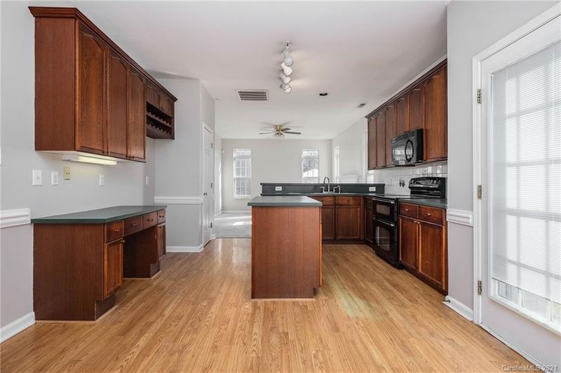 3931 Huntmeadow Dr, Charlotte, NC 28269