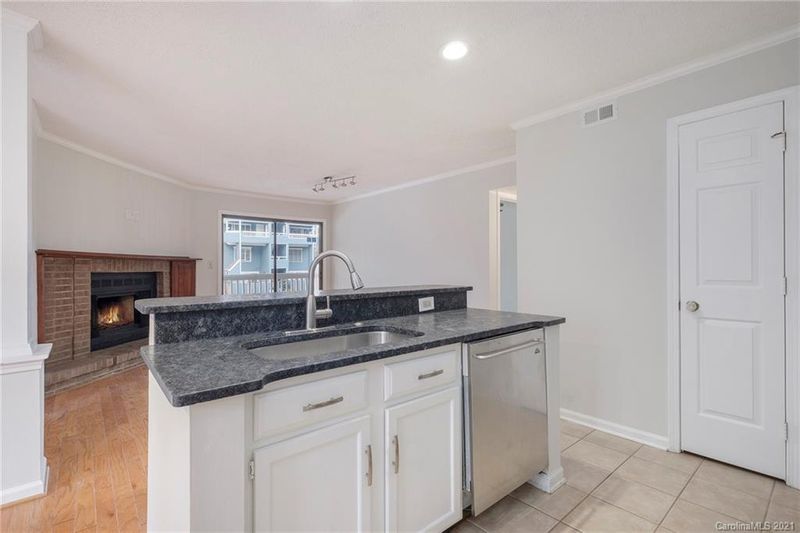 413 W 8th St #H, Charlotte, NC 28202