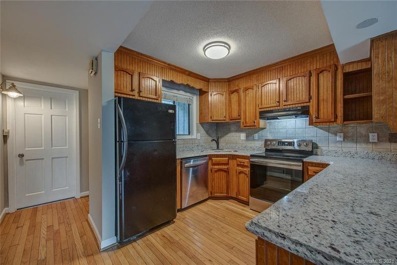 100 Willow Run Dr #6, Gastonia, NC 28056
