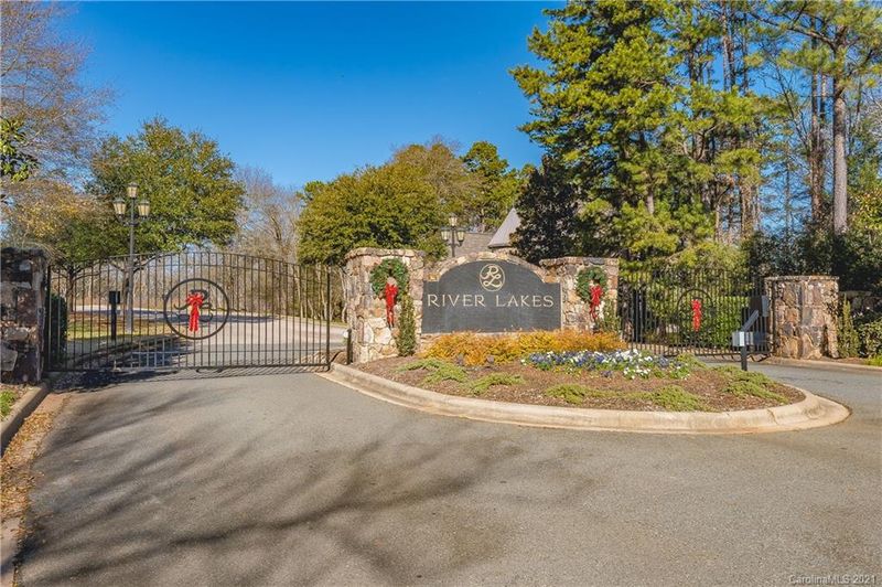 8113 Bayview Ln, Belmont, NC 28012