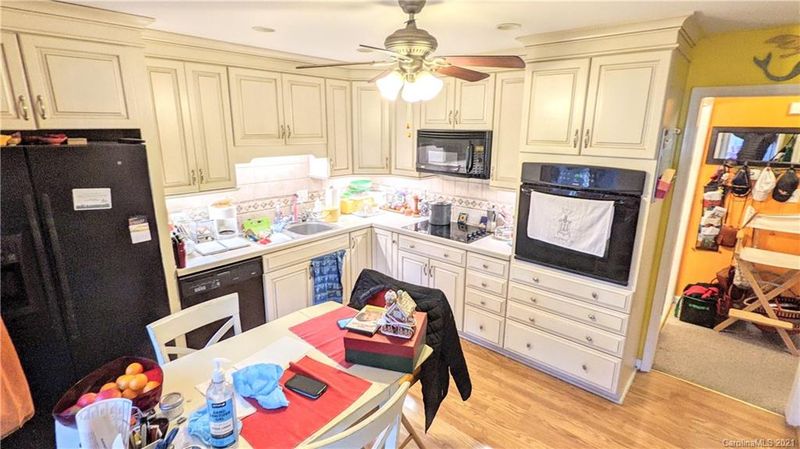 5300 Five Knolls Dr, Charlotte, NC 28226