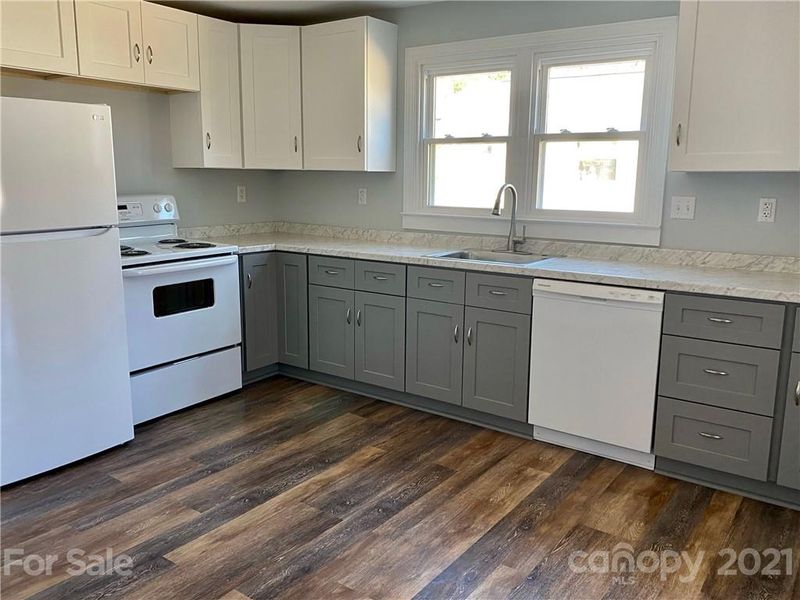 628 W Catawba Ave, Mount Holly, NC 28120