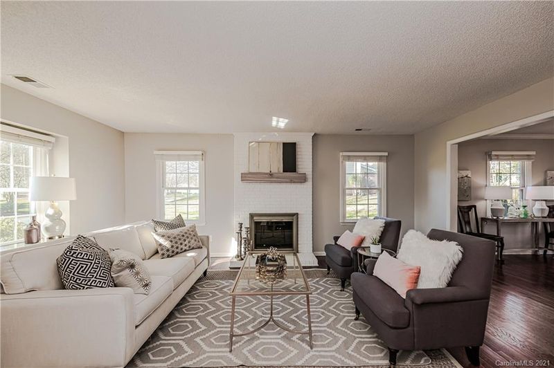 9807 Deer Spring Ln, Charlotte, NC 28210