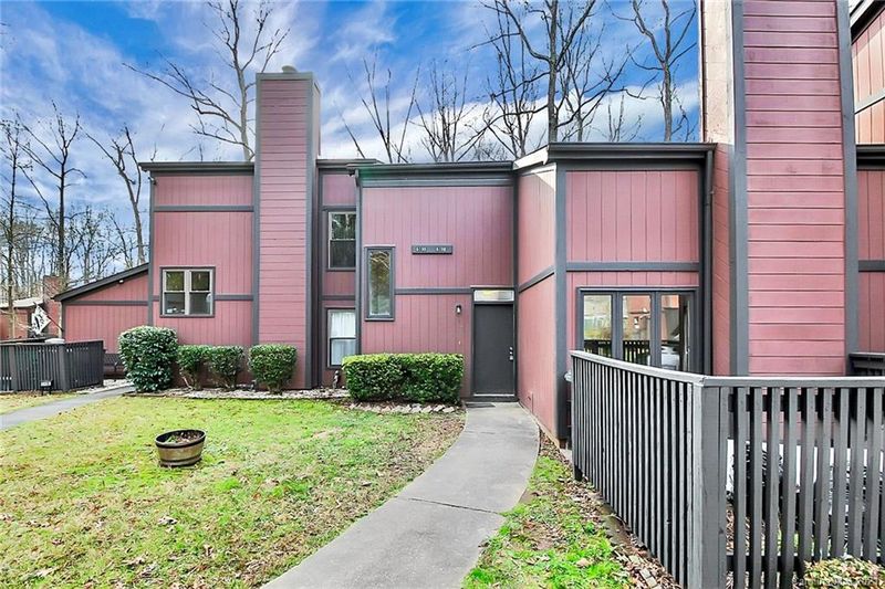 6106 Honeysuckle Ln, Charlotte, NC 28212