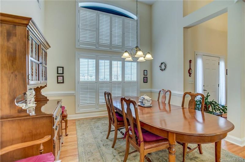 1944 Jaya Dr, Sherrills Ford, NC 28673