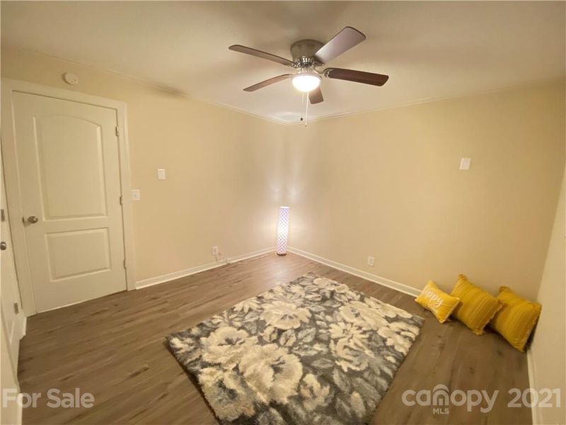 807 Park Rd, Dallas, NC 28034