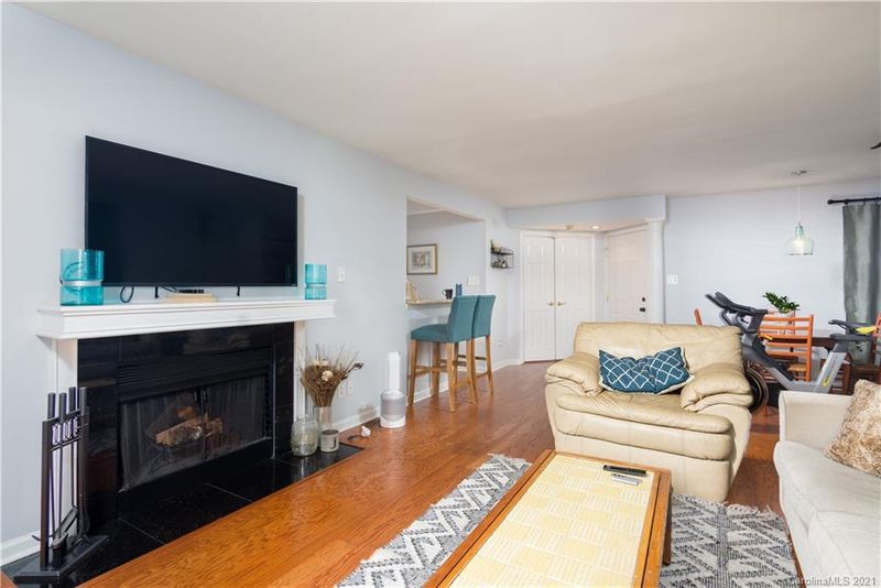 1101 E Morehead St #37, Charlotte, NC 28204