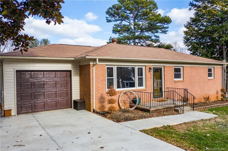 419 20th Ave NE, Hickory, NC 28601