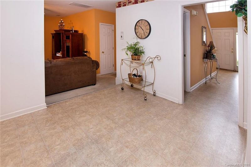 8738 Royal Bluff Dr, Charlotte, NC 28269