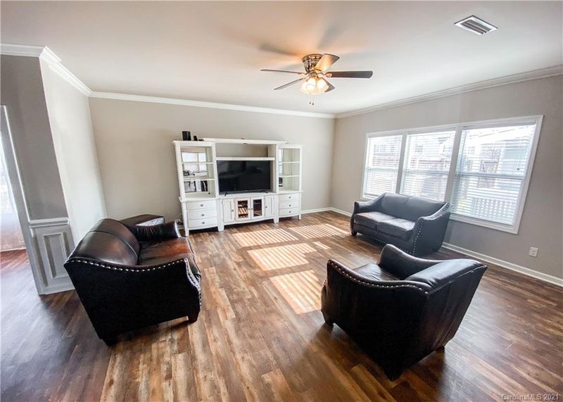 104 Kendrick Meadow Ln, Mount Holly, NC 28120