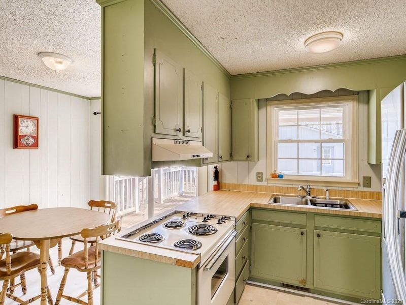 1305 Lane Rd, Mount Holly, NC 28120