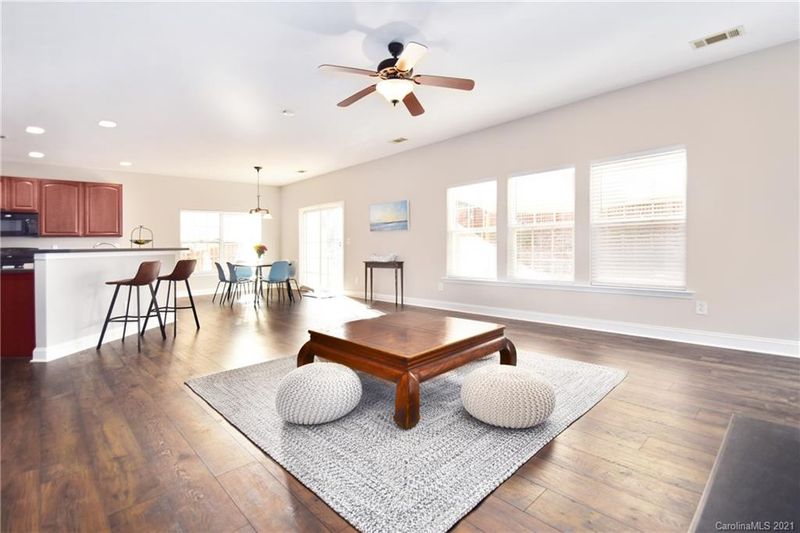 6313 Prosperity Commons Dr, Charlotte, NC 28269