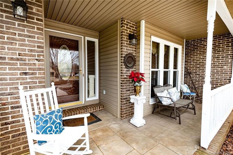 1336 33rd Avenue Dr NE, Hickory, NC 28601